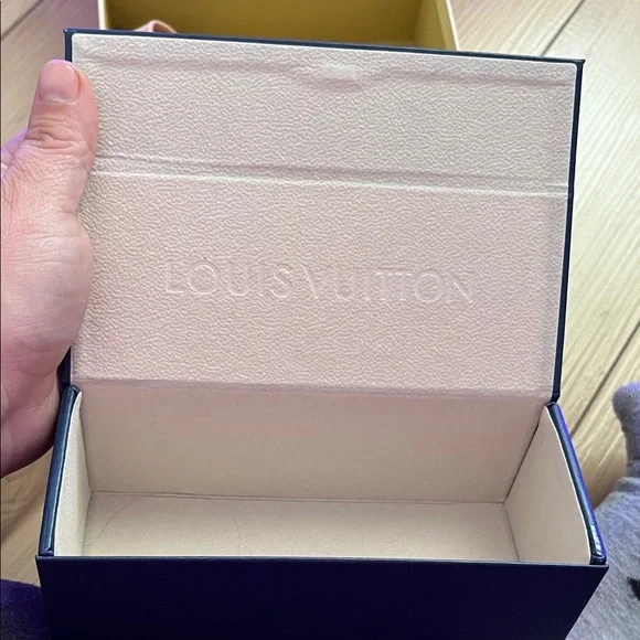 Louis Vuitton Purple Tinted Sunglasses - Picture 8 of 11